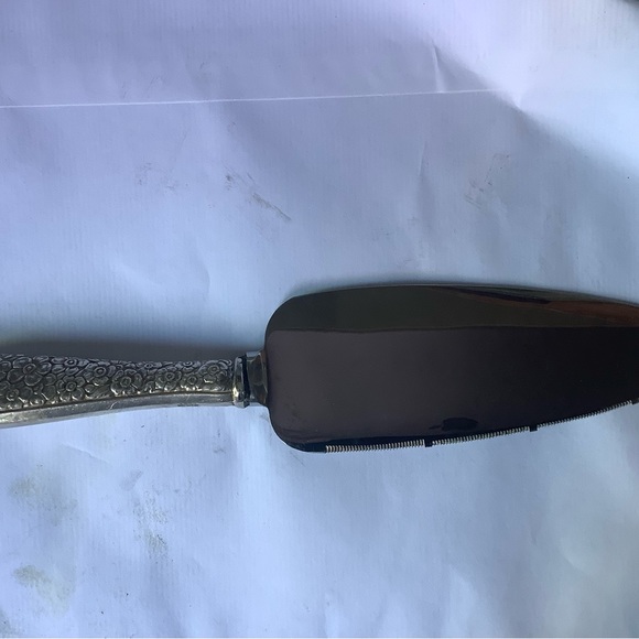 Vintage Hunt Silver Co. Repousse Cake Server - Picture 8 of 8